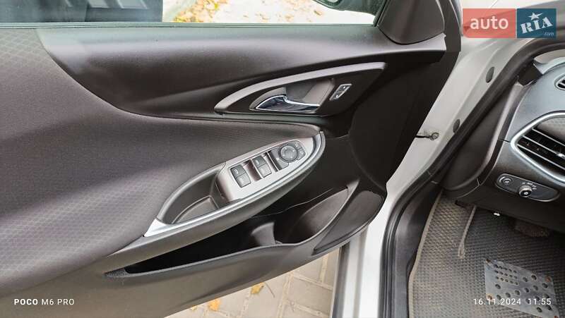 Седан Chevrolet Malibu 2018 в Черкасах