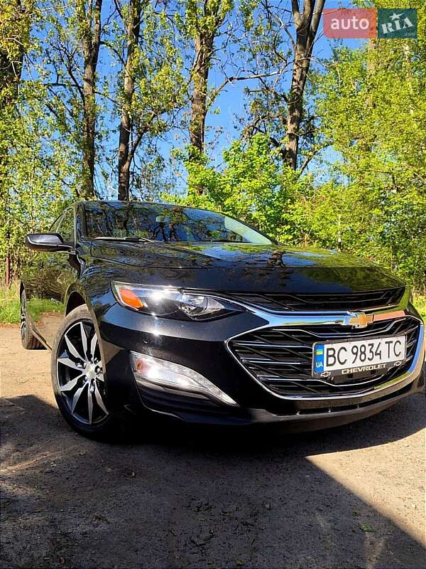 Седан Chevrolet Malibu 2022 в Львові