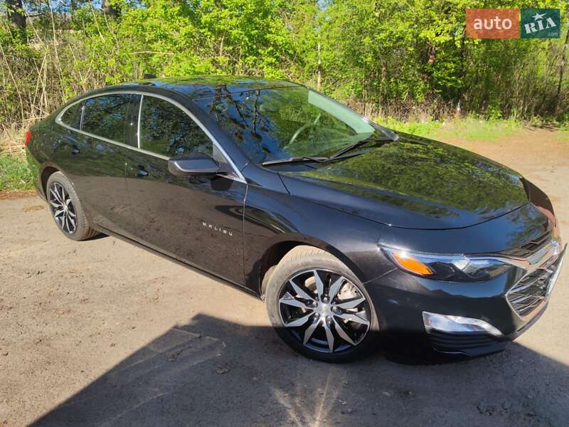 Седан Chevrolet Malibu 2022 в Львові