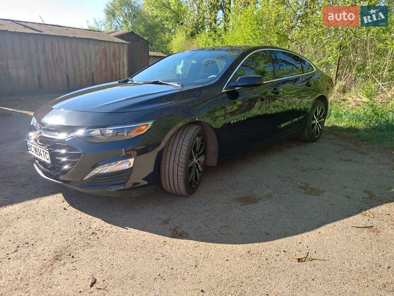 Седан Chevrolet Malibu 2022 в Львові