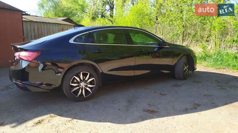 Седан Chevrolet Malibu 2022 в Львові