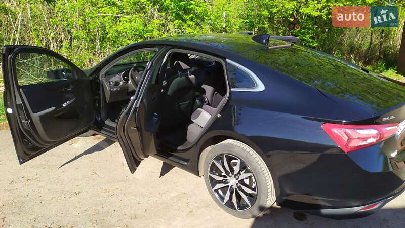 Седан Chevrolet Malibu 2022 в Львові