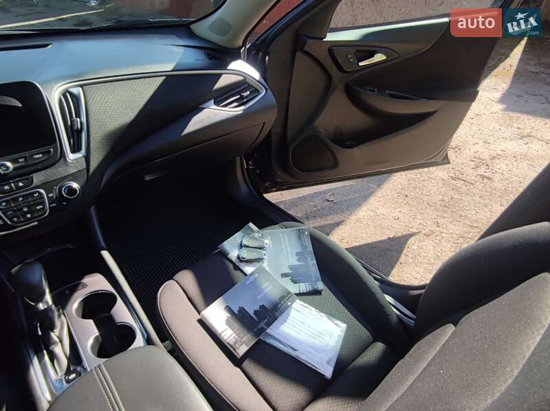Седан Chevrolet Malibu 2022 в Львові