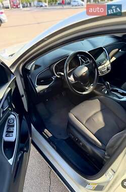 Седан Chevrolet Malibu 2016 в Николаеве