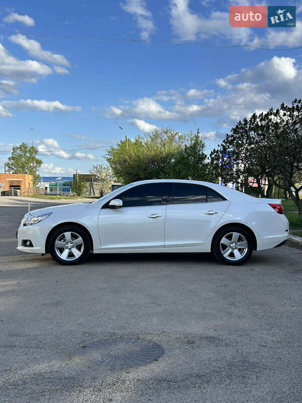Седан Chevrolet Malibu 2016 в Сумах