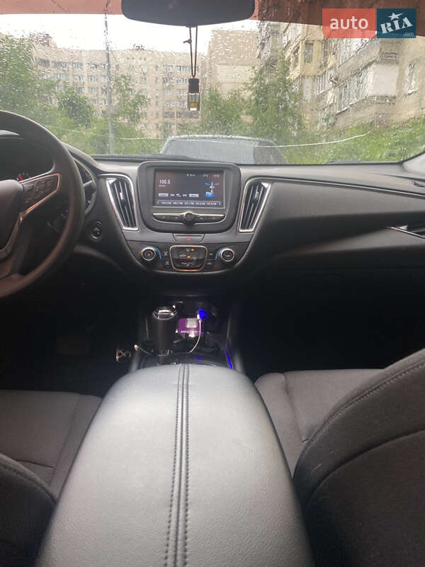 Седан Chevrolet Malibu 2017 в Киеве