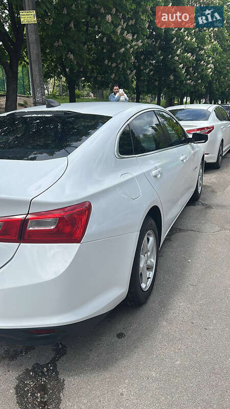 Седан Chevrolet Malibu 2017 в Киеве