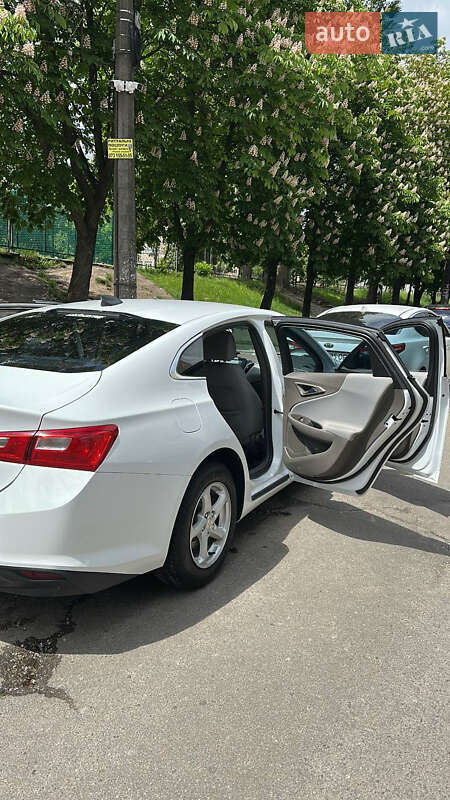 Седан Chevrolet Malibu 2017 в Киеве