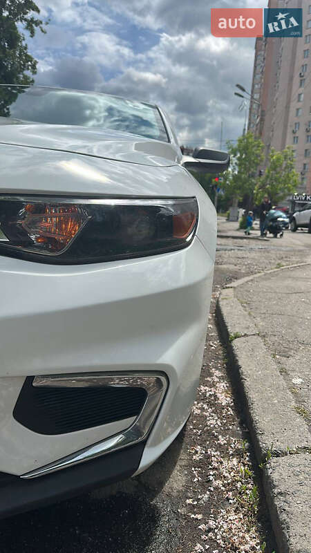 Седан Chevrolet Malibu 2017 в Киеве