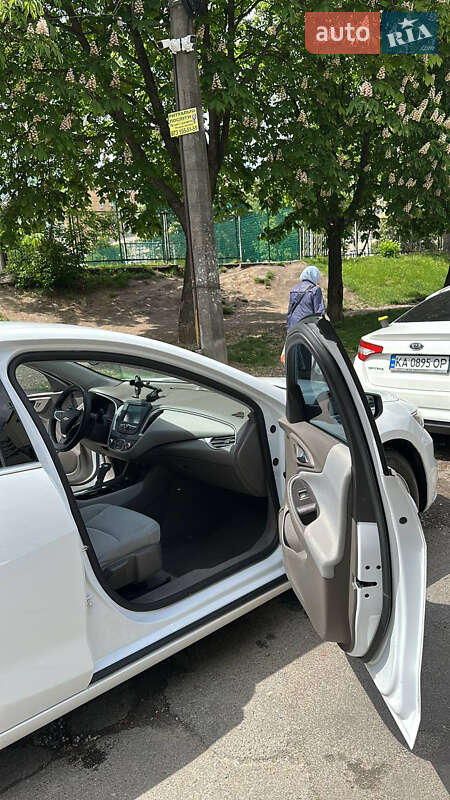 Седан Chevrolet Malibu 2017 в Киеве