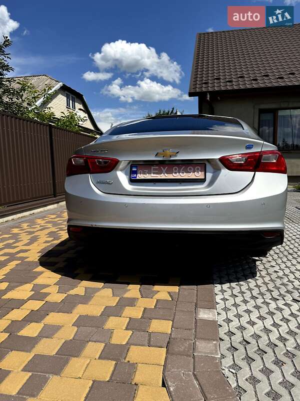Седан Chevrolet Malibu 2016 в Володимирі