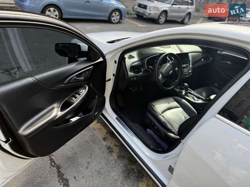 Седан Chevrolet Malibu 2016 в Киеве