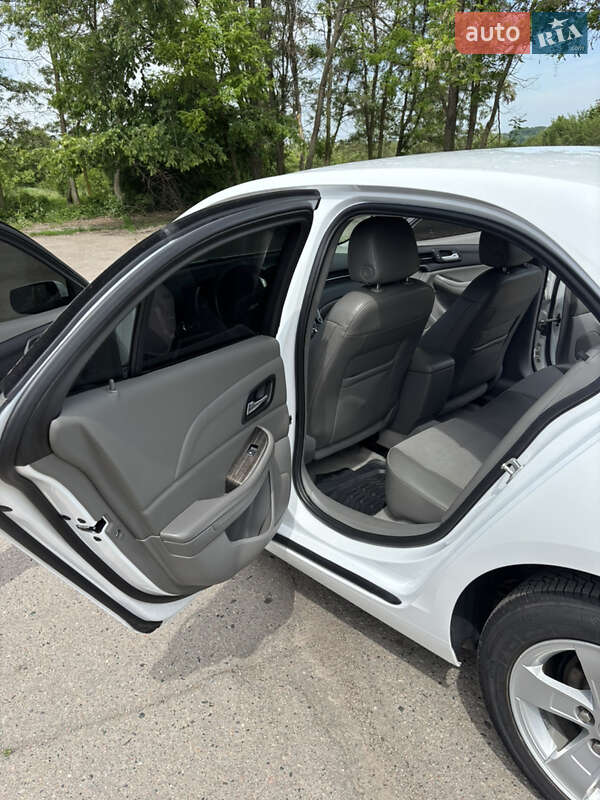 Седан Chevrolet Malibu 2015 в Лубнах