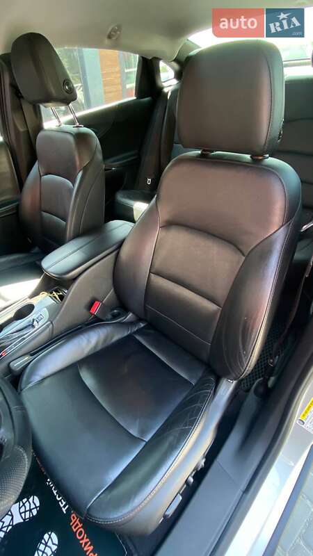 Седан Chevrolet Malibu 2016 в Виннице