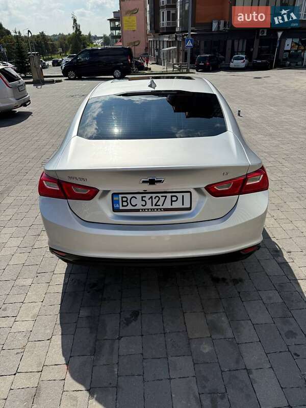 Седан Chevrolet Malibu 2017 в Львове