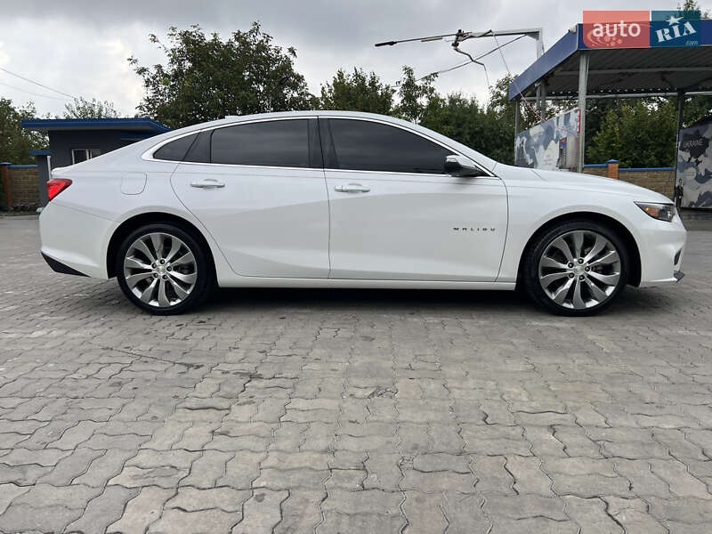 Седан Chevrolet Malibu 2017 в Луцке