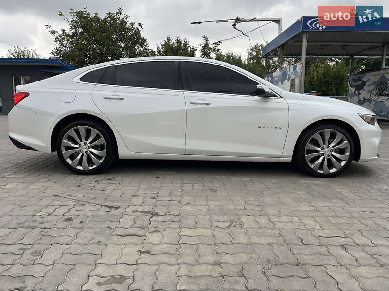 Седан Chevrolet Malibu 2017 в Луцке