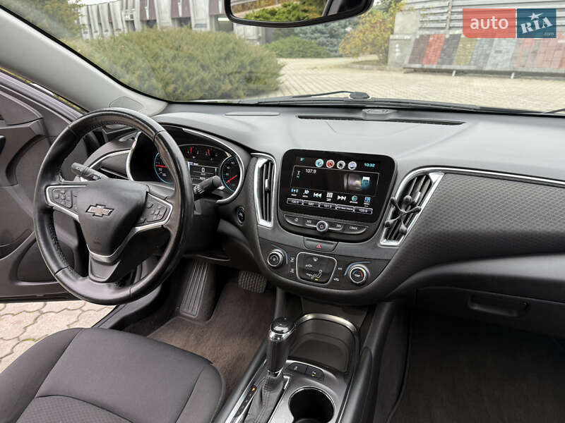 Седан Chevrolet Malibu 2018 в Павлограде
