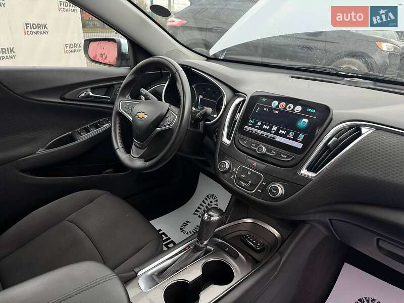 Седан Chevrolet Malibu 2017 в Луцке