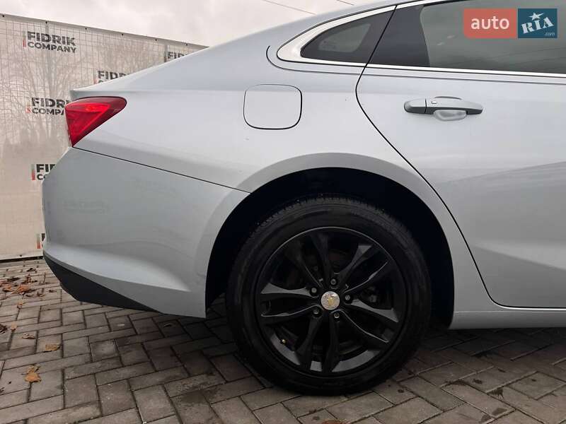 Седан Chevrolet Malibu 2017 в Луцке