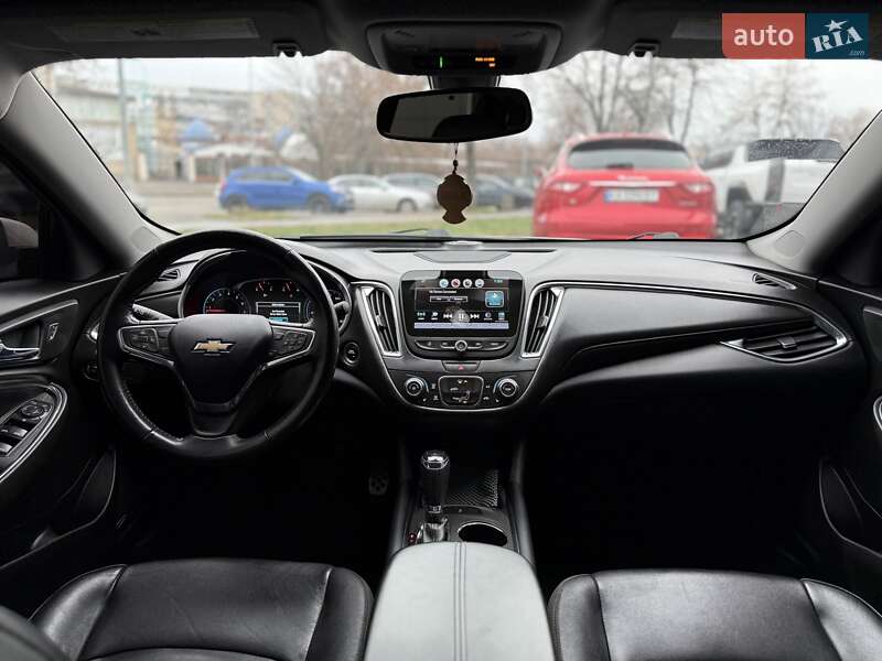 Седан Chevrolet Malibu 2016 в Киеве