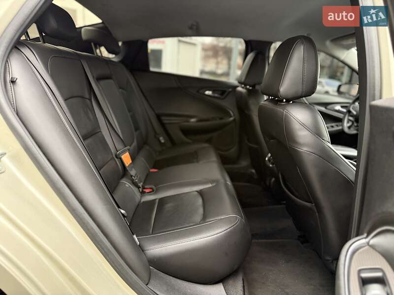 Седан Chevrolet Malibu 2016 в Киеве