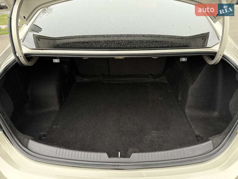 Седан Chevrolet Malibu 2016 в Киеве