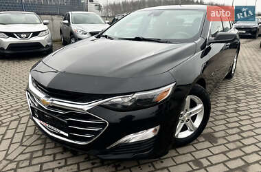 Седан Chevrolet Malibu 2023 в Львові