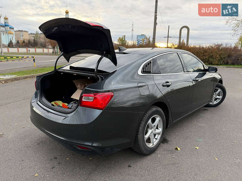 Седан Chevrolet Malibu 2017 в Кривом Роге