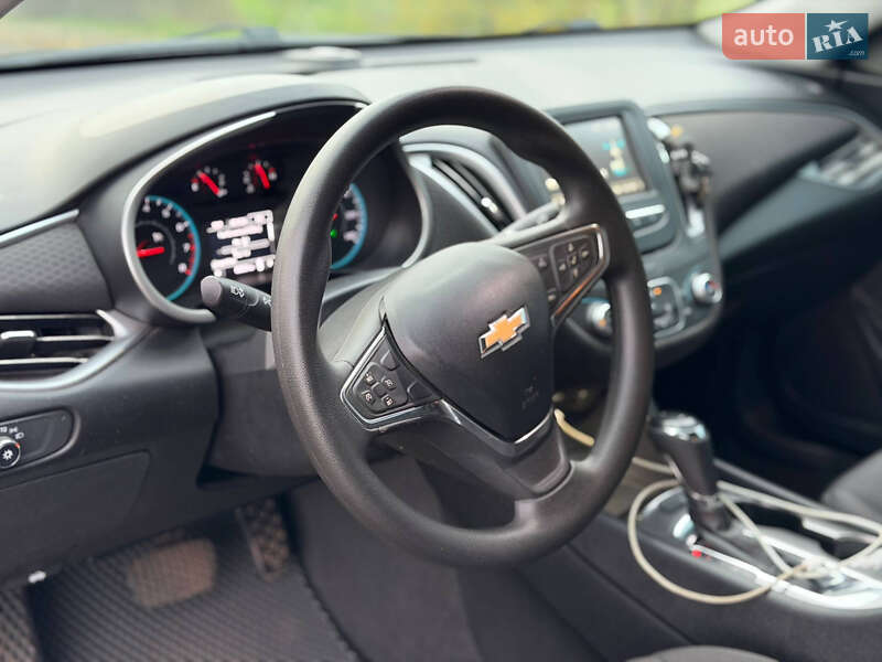 Седан Chevrolet Malibu 2017 в Кривом Роге