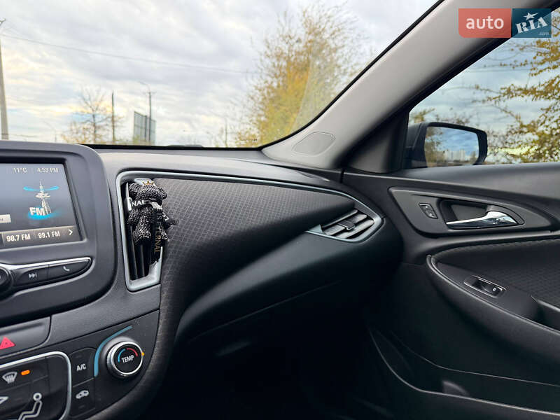 Седан Chevrolet Malibu 2017 в Кривом Роге