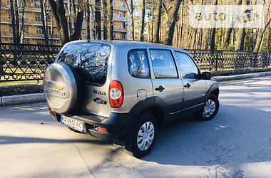 Позашляховик / Кросовер Chevrolet Niva 2011 в 