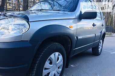 Позашляховик / Кросовер Chevrolet Niva 2011 в 