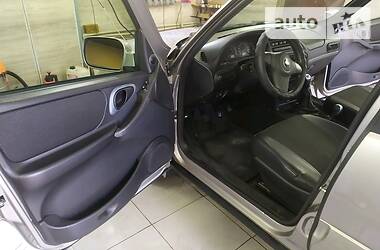 Позашляховик / Кросовер Chevrolet Niva 2011 в 