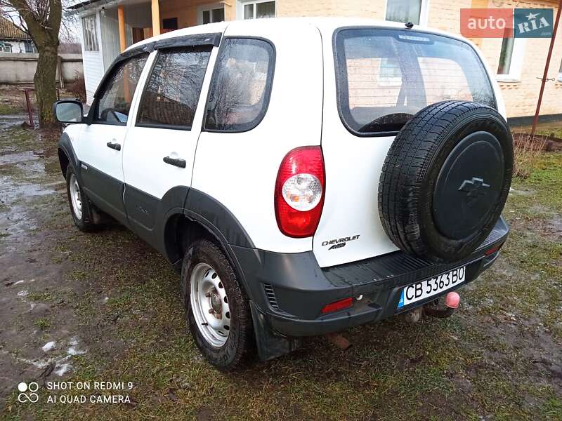 Позашляховик / Кросовер Chevrolet Niva 2015 в Срібному