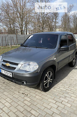 Внедорожник / Кроссовер Chevrolet Niva 2003 в Глобине