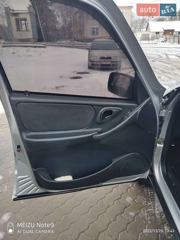 Позашляховик / Кросовер Chevrolet Niva 2015 в Тростянці