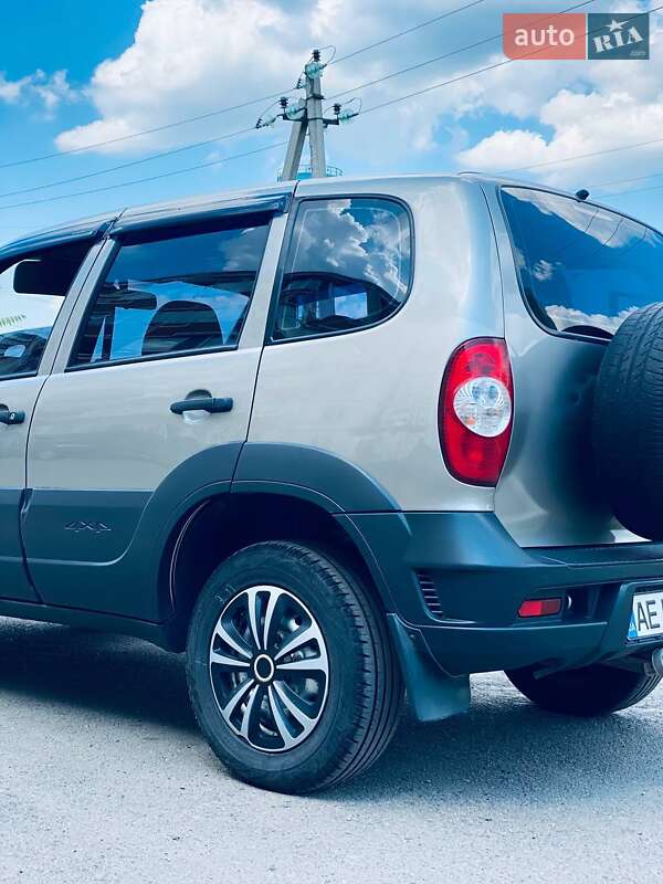 Позашляховик / Кросовер Chevrolet Niva 2011 в Новомосковську