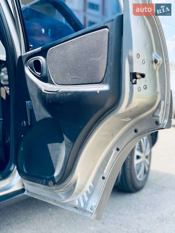 Позашляховик / Кросовер Chevrolet Niva 2011 в Новомосковську