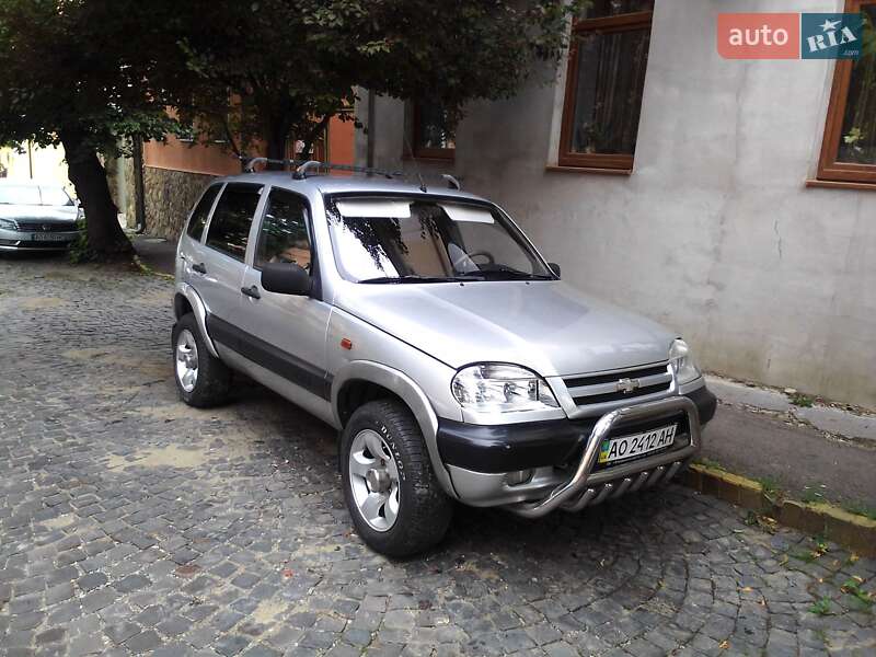 Chevrolet Niva 2004