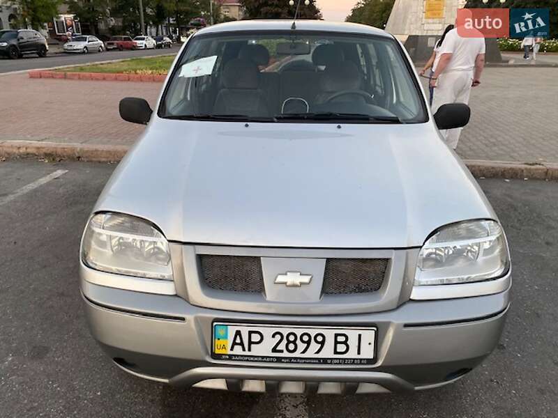 Внедорожник / Кроссовер Chevrolet Niva 2004 в Запорожье