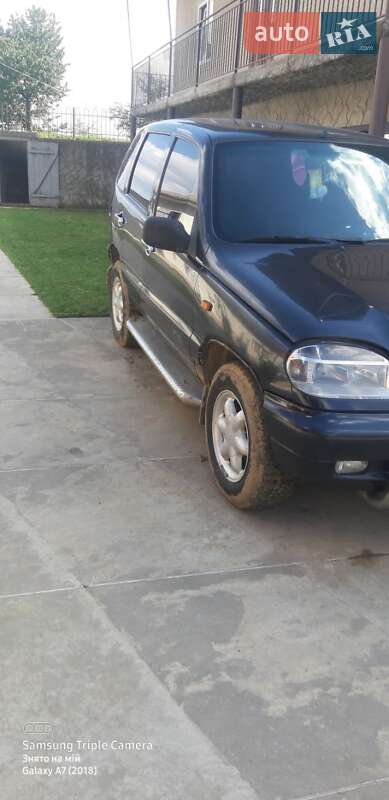 Позашляховик / Кросовер Chevrolet Niva 2006 в Заставній