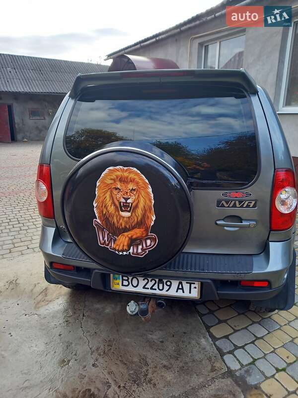 Внедорожник / Кроссовер Chevrolet Niva 2010 в Зборове