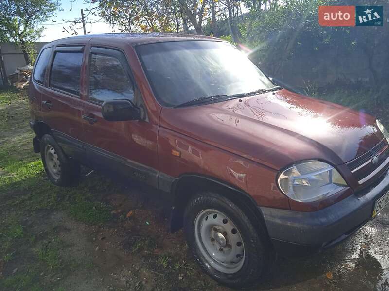 Chevrolet Niva 2004