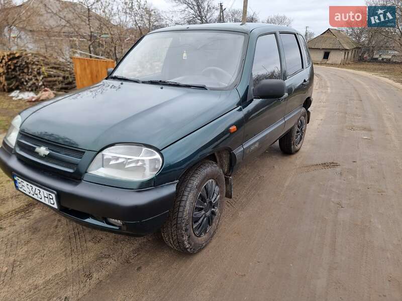 Позашляховик / Кросовер Chevrolet Niva 2004 в Врадіївці