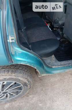 Внедорожник / Кроссовер Chevrolet Niva 2006 в 