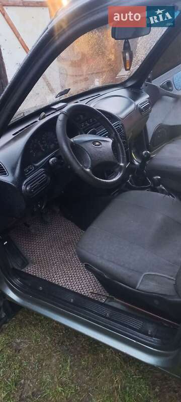 Позашляховик / Кросовер Chevrolet Niva 2004 в Коломиї