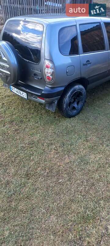 Позашляховик / Кросовер Chevrolet Niva 2004 в Коломиї