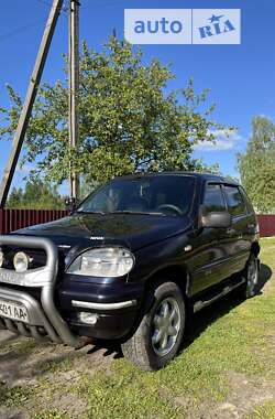 Внедорожник / Кроссовер Chevrolet Niva 2004 в Олевске