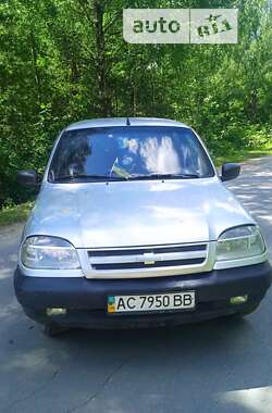 Внедорожник / Кроссовер Chevrolet Niva 2004 в Ровно